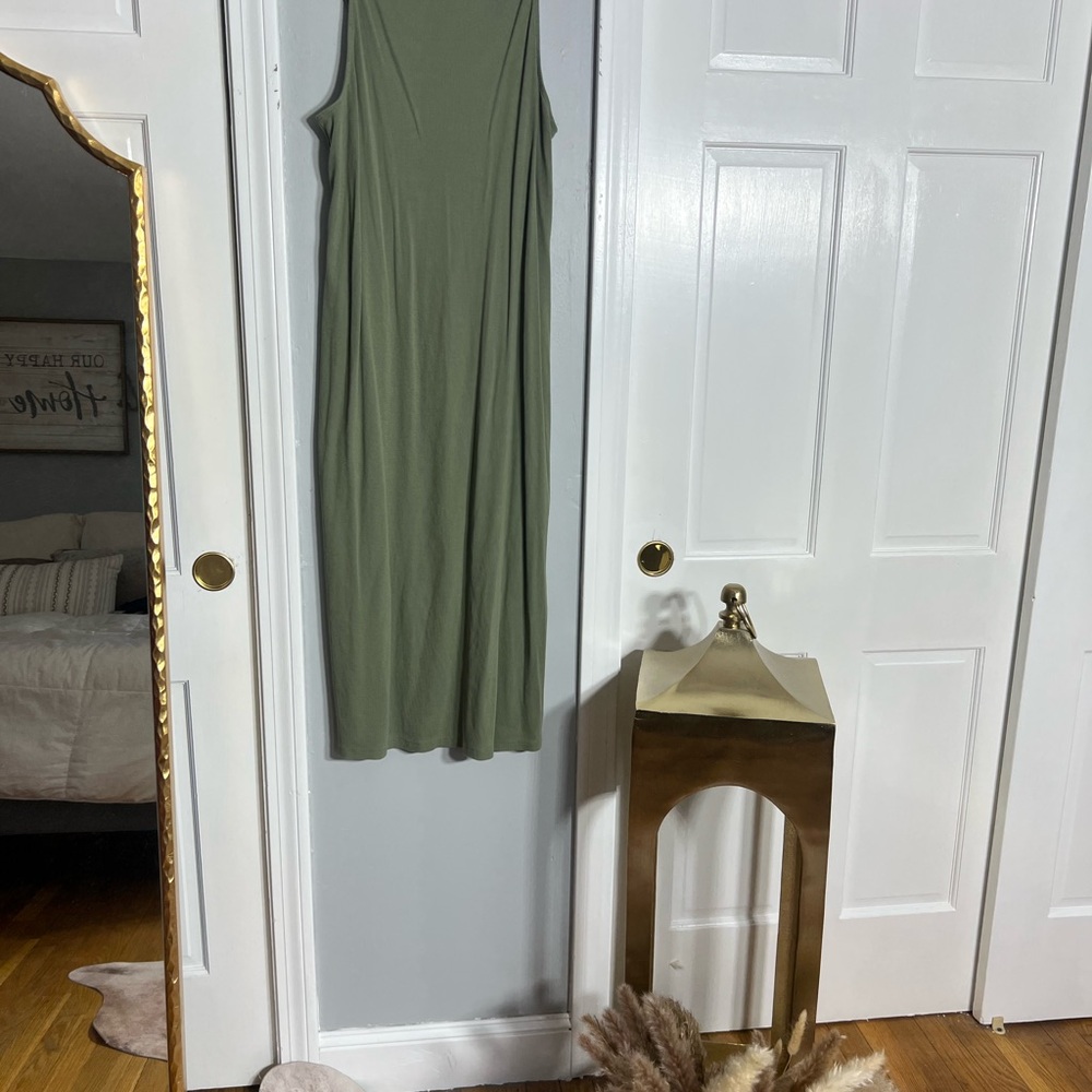 Elegant Green Sleeveless Dress
